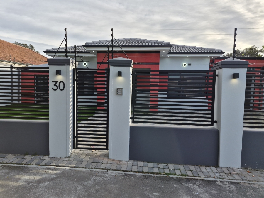 To Let 3 Bedroom Property for Rent in Crawford Western Cape
